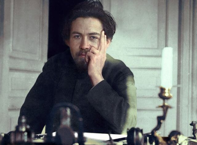 "أنطون تشيخوف: رحلة الأدب والمسرح من تاجانروغ إلى القلوب العالمية"