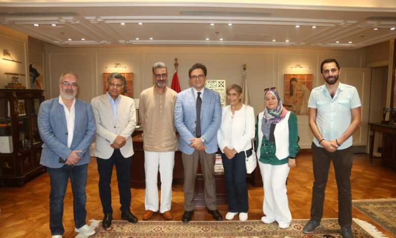 وزير الثقافة يُكرم صُناع وبطلة مونودراما «فريدة» ويُعلن عرض المسرحية بالإسكندرية