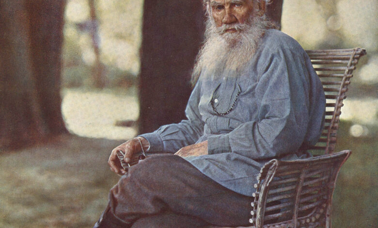 ليو تولستوي.. أمير الرواية الروسية وفيلسوف الإنسانية