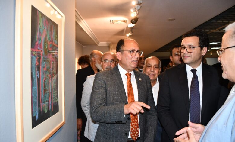 وزير الثقافة يفتتح معرض «تواصل الأجيال» لـ "الجبالي وقنديل"