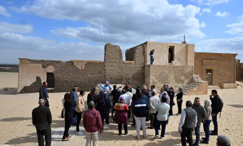 منطقة آثار تونا الجبل تستقبل أدباء مصر