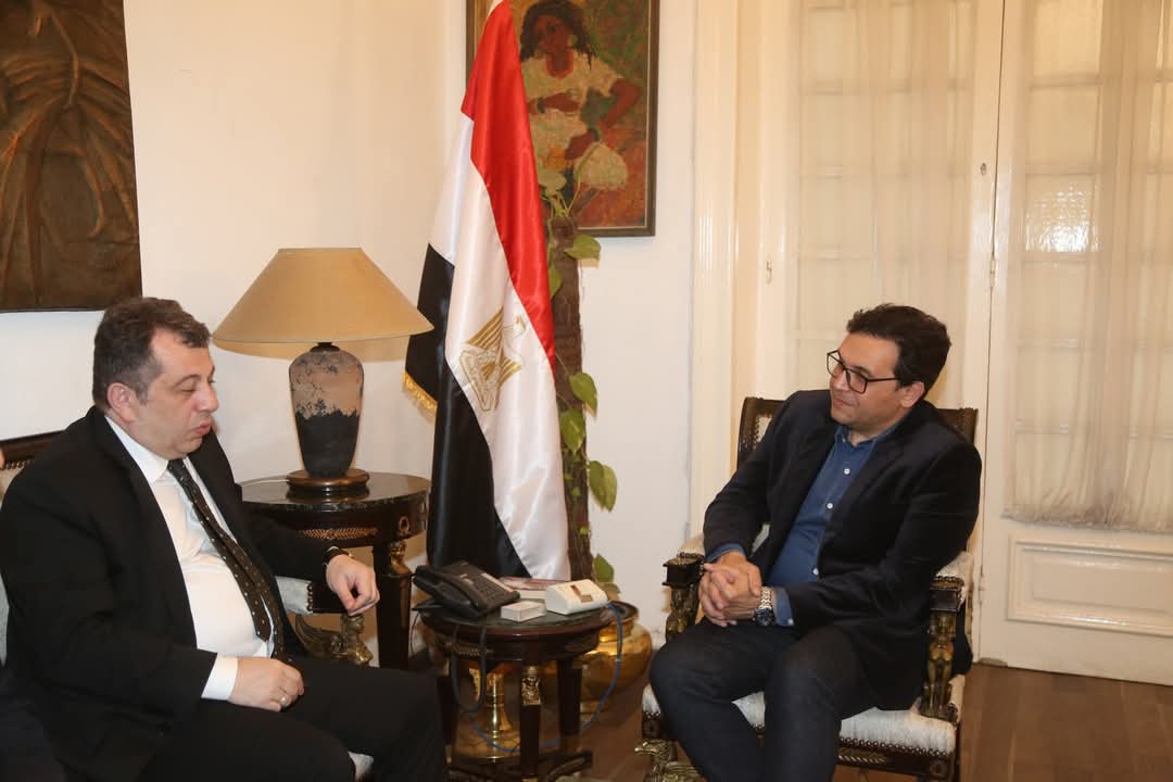 وزير الثقافة يلتقي السفير الأرميني لبحث سبل تعزيز التعاون الثقافي بين مصر وأرمينيا.