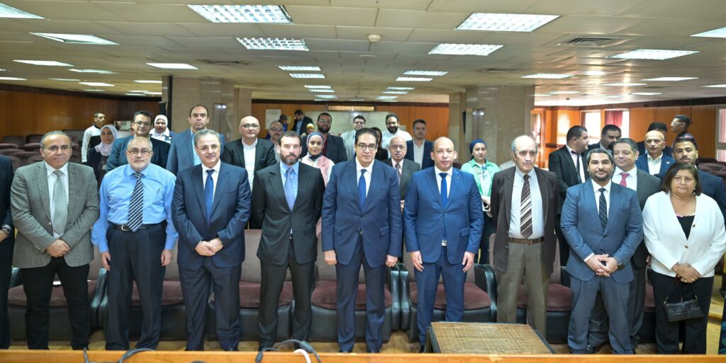رئيس جامعة القاهرة يفتتح أحدث عمليات التجديد بوحدة مناظير الجهاز الهضمي والكبد بمستشفي الأمراض الباطنة بقصر العيني بتكلفة 34 مليون جنيه.