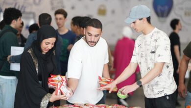 جامعة مصر للمعلوماتية تنظم حفل إفطار جماعي لطلابها وتوزع شنط رمضان علي العمالة بمدينة المعرفة