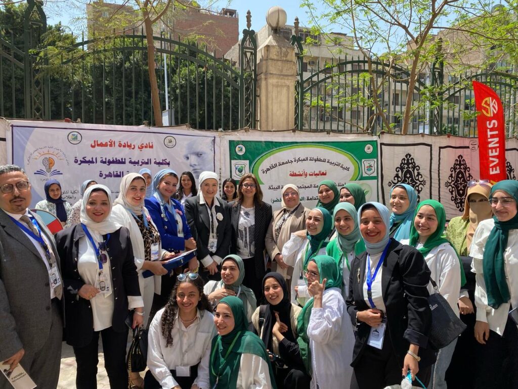 برعاية الدكتور أيمن عاشور، وزير التعليم العالي والبحث العلمي، والدكتور محمد سامي عبد الصادق، رئيس جامعة القاهرة :كلية التربية للطفولة المبكرة تعقد مؤتمرها العلمي الدولي الثالث عشر بعنوان: “آفاق ورؤى مستقبلية في تعليم وتأهيل الأطفال ذوي الاحتياجات الخاصة في ضوء تطبيقات الذكاء الاصطناعي”