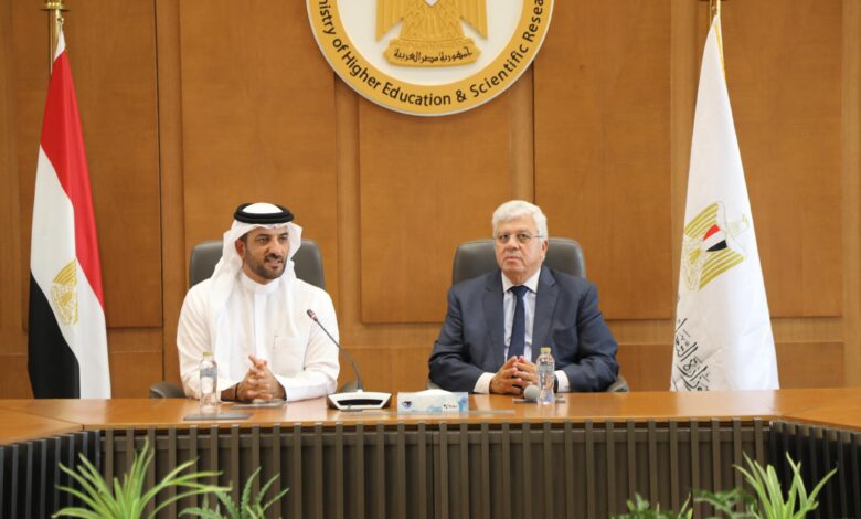 وزير التعليم العالي يبحث سبل التعاون مع نائب حاكم الشارقة ورئيس جامعة الشارقة