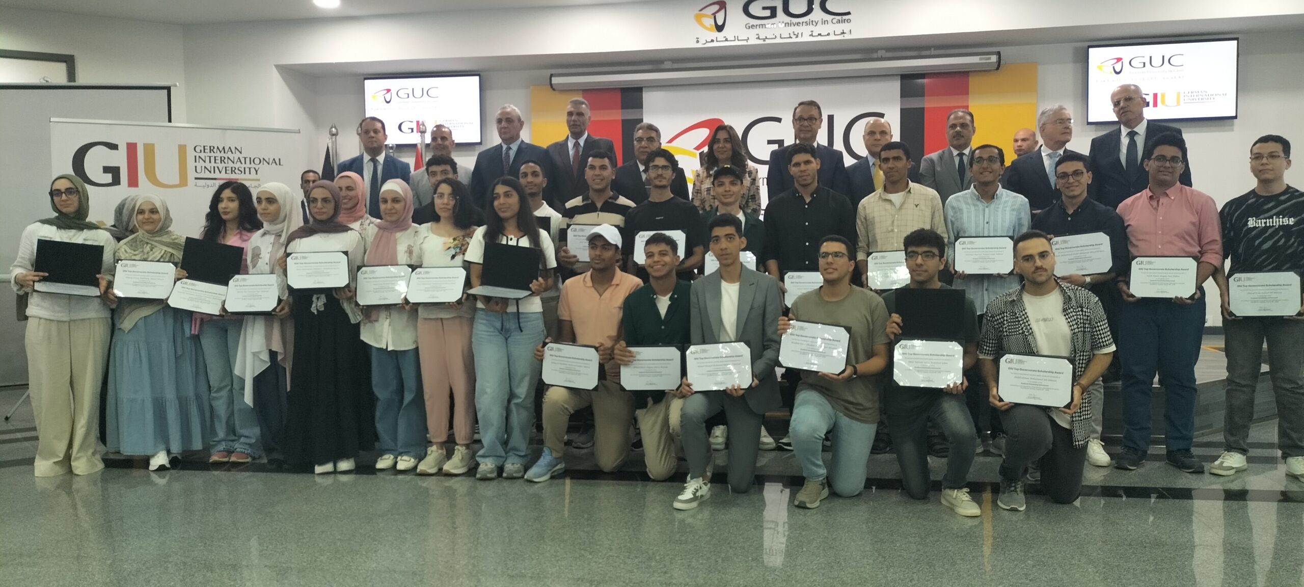 بحضور وزير التنمية المحلية و6 محافظين .. جامعتي الألمانية بالقاهرة والدولية تسلم 69 منحة تفوق لأوائل المحافظات في مصر