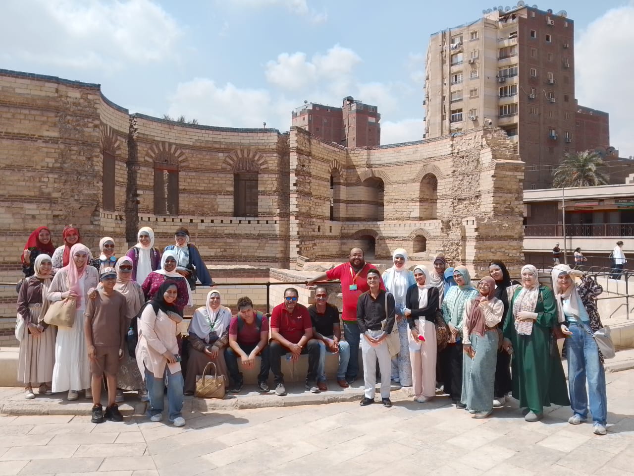 جامعة حلوان تواصل تعريف طلابها بكنوز التراث المصري