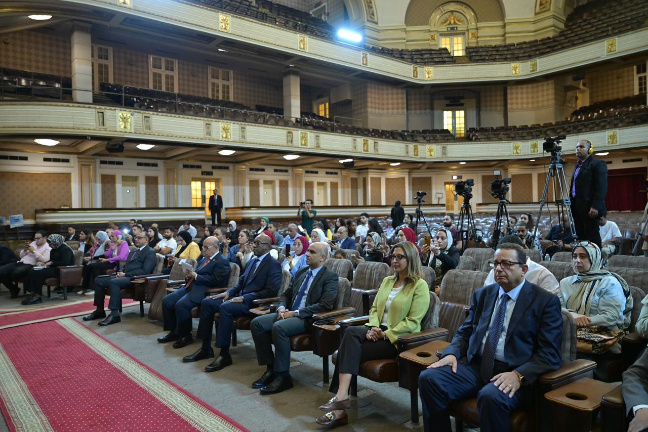 رئيس جامعة القاهرة يستعرض أهم محاور المؤتمر الدولي للجامعة حول الذكاء الاصطناعي