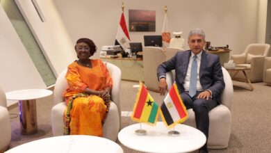 وزير السياحة والآثار ووزيرة السياحة والثقافة والفن الإبداعي بغانا يبحثان تعزيز التعاون في مجالي السياحة والآثار
