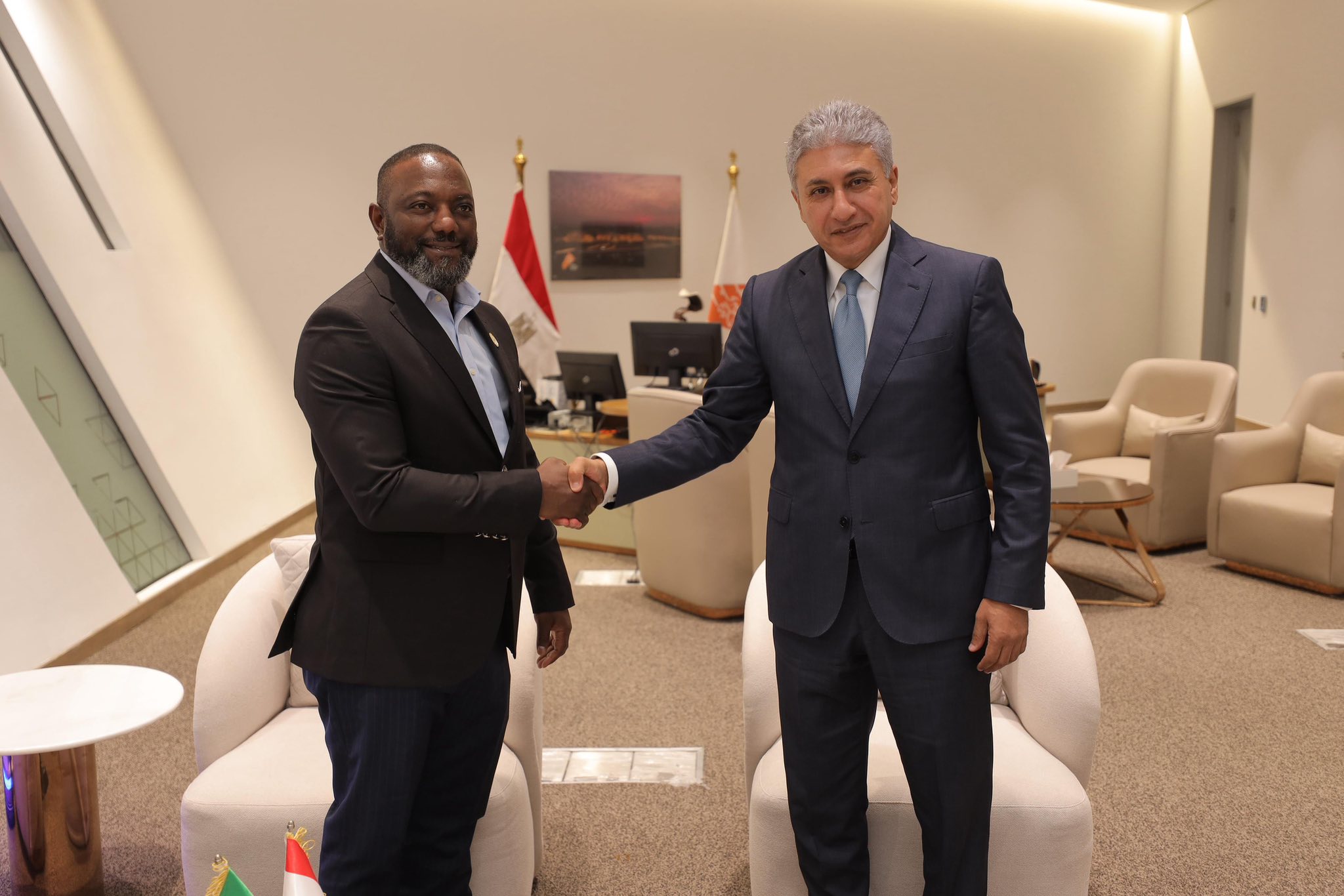 وزير السياحة والآثار يجتمع مع رئيس المجلس العالمي للسفر والسياحة