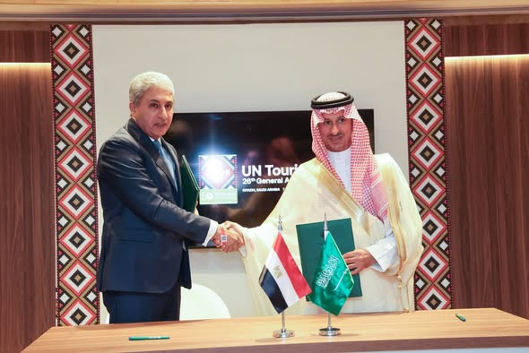 وزير السياحة والآثار ووزير السياحة بالمملكة العربية السعودية