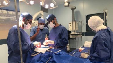 مستشفى جامعة قناة السويس تجري جراحة دقيقة لاستئصال ورم بمنطقة الكلام دون المساس بالوظائف العصبية