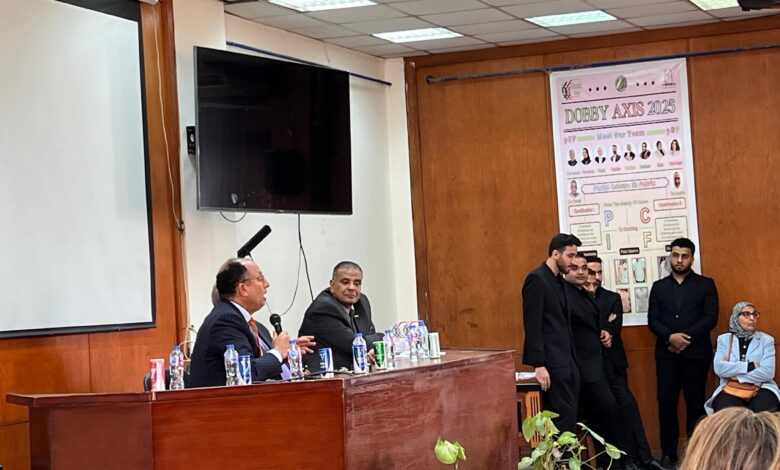 صناعة "الغزل والنسيج.. أصالة الماضي وإبداع الحاضر في ملتقى طلاب الفنون التطبيقية بجامعة العاصمة"