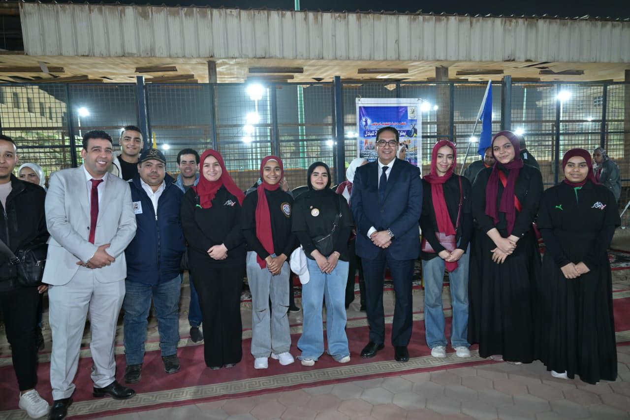 جامعة القاهرة تختتم بطولة كأس رئيس الجامعة للبادل بمشاركة طلابية واسعة