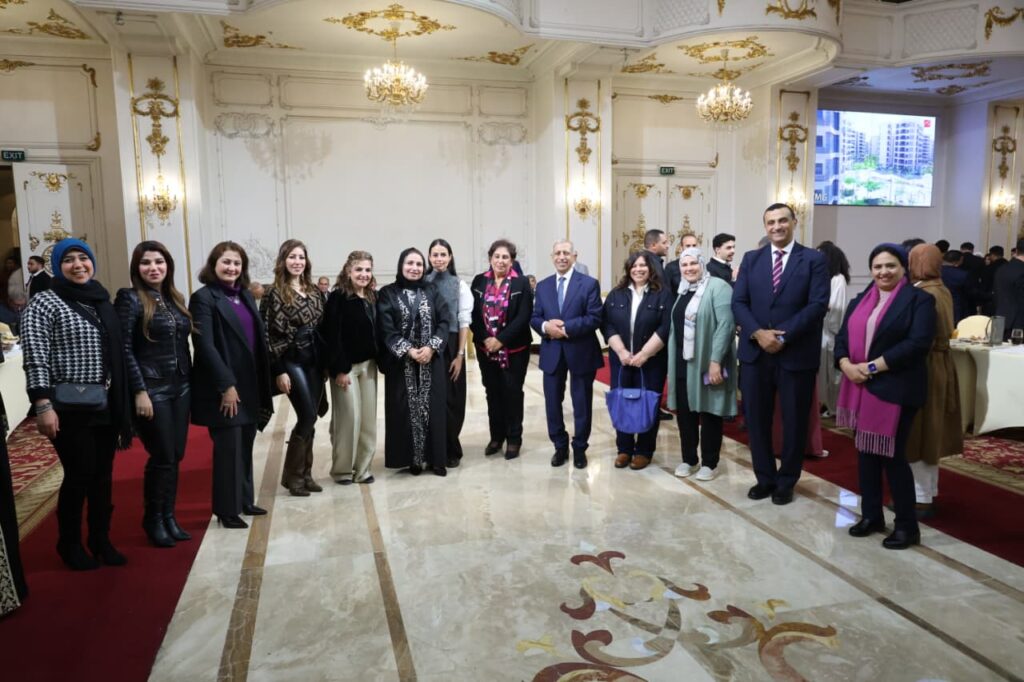 الدكتور إسماعيل عبد الغفار يلتقي بأسرة الأكاديمية العربية للعلوم