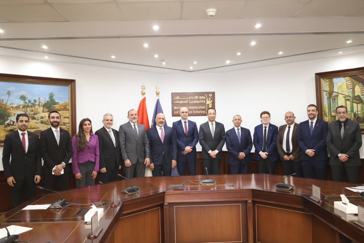 شراكة استراتيجية بين الأكاديمية العربية للعلوم والتكنولوجيا والنقل البحري وإي آند مصر