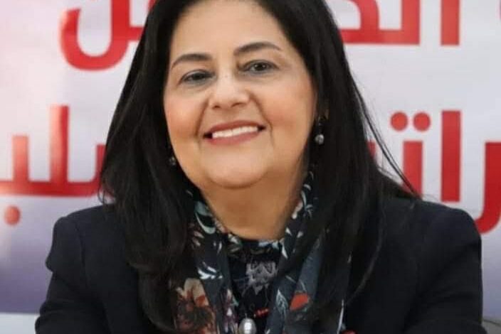 رئيس جامعة القاهرة يهنئ الدكتورة هويدا مصطفى بتعينها نائبًا لرئيس الهيئة العامة للاستعلامات