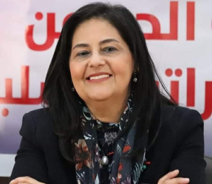 رئيس جامعة القاهرة يهنئ الدكتورة هويدا مصطفى بتعينها نائبًا لرئيس الهيئة العامة للاستعلامات