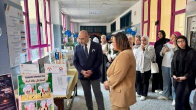 فنان الكاريكاتير الكبير عمر فهمي يفتتح معرض الكوميكس الأول لكلية إعلام جامعة ٦ أكتوبر