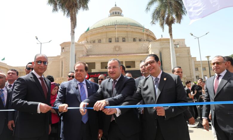 وزير التعليم العالي ومحافظ الجيزة ورئيس جامعة القاهرة يفتتحون ملتقى التوظيف والتدريب بالجامعة لعام 2026