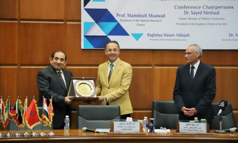 أشرف منصور: الذكاء الأصطناعي يعيد تشكيل مستقبل الكيمياء والعلوم الحديثة