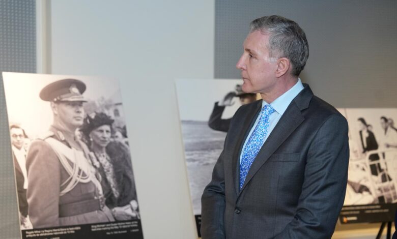 أمير رومانيا يختتم زيارته لمصر بندوة بالجامعة البريطانية ويشهد معرض فني عن التاج الملكي