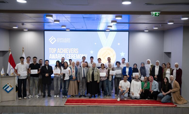 القائم بعمل  رئيس جامعة EUI : يعلن التكُفل بمصروفات  12 طالبة وطالبة ممن توقفت منحتهم الأمريكية