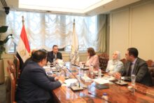 وزير التعليم العالي يعقد اجتماعًا مع اللجنة الفنية للتصنيفات الدولية لمؤسسات التعليم العالي المصرية