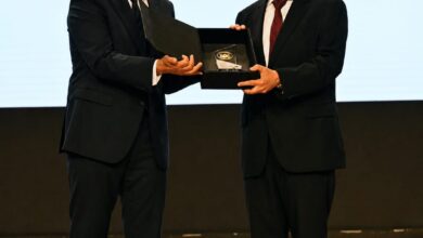 رئيس الوزراء يكرم جامعة الريادة ضمن الأكاديميات الرقمية الرائدة