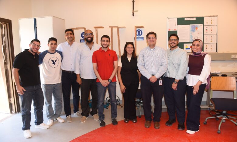 أستاذ الجامعة الأمريكية بالقاهرة عمرو الموجي يستكشف الأبعاد الأخلاقية للسيارات ذاتية القيادة