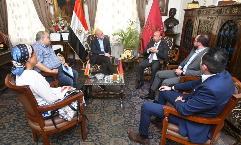 عميد طب قصر العيني يستقبل وفد هولندي لبحث تطوير التدريب الطبي الرقمي