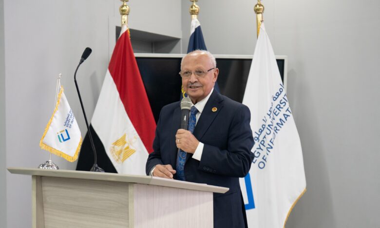 القائم بعمل رئيس جامعة مصر للمعلوماتية يعلن بدء الدراسة ببرنامج ماجستير ودكتوراه علوم الحاسب
