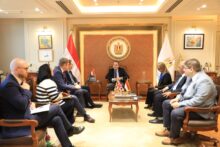 وزير التعليم العالي يبحث سبل تعزيز التعاون مع سفير بريطانيا