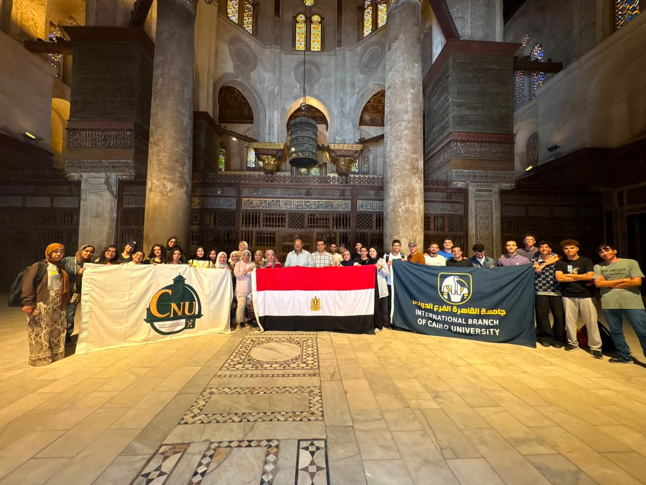 طلاب الفرع الدولي وجامعة القاهرة الأهلية في جولة ميدانية لأبرز المعالم الأثرية ضمن مبادرة «اعرف بلدك».