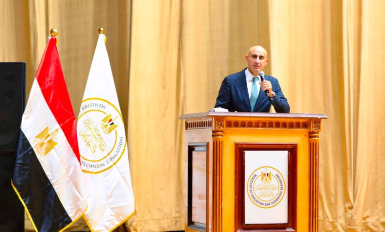 وزير التعليم :غير مقبول وجود طالب في المرحلة الابتدائية لا يجيد مهارات القراءة والكتابة