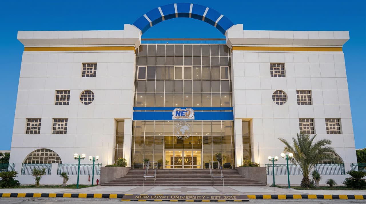 خصم إضافي 5% لطلاب معرض أخبار اليوم.. رئيس جامعة مصر الجديدة: نقدم تعليماً حديثاً يواكب سوق العمل