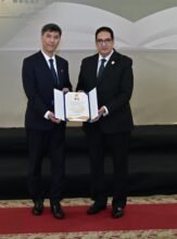 جامعة شنغهاي للدراسات الدولية (SISU) تمنح الدكتور محمد سامي عبدالصادق لقب «الأستاذية الفخرية»