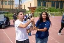 الجامعة الأمريكية بالقاهرة تحتفل بوصول شُعلة الدورة الثانية عشرة للألعاب الإفريقية للجامعات الى حرمها بالقاهرة الجديدة
