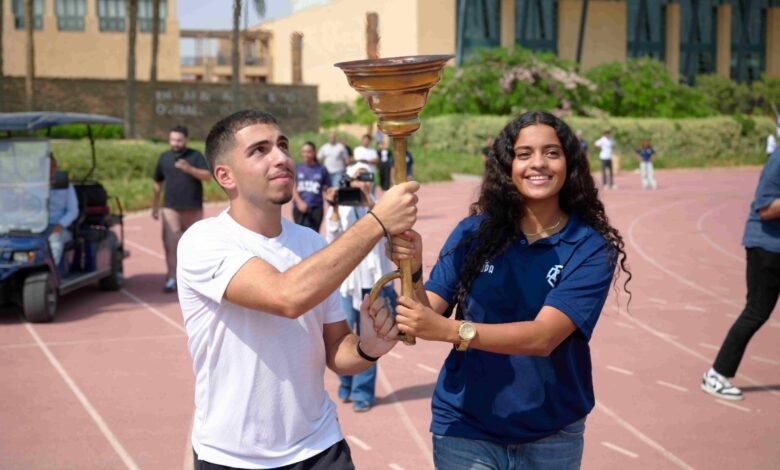 الجامعة الأمريكية بالقاهرة تحتفل بوصول شُعلة الدورة الثانية عشرة للألعاب الإفريقية للجامعات الى حرمها بالقاهرة الجديدة