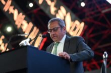 خالد عباس في حفل تخرج «GIU»: الاستثمار الحقيقي ليس في الحجر.. بل في عقول الشباب