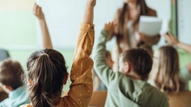 بعد شكاوى أولياء الأمور من كم المناهج والتقييمات.. مؤسس "أمهات مصر" تقدم مقترح ومناشدة